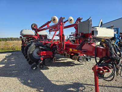 2014 CASE IH 1255 PLANTER