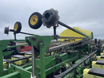 2003 JOHN DEERE DB44 PLANTER
