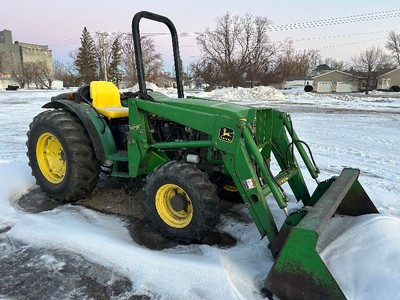 1995 JOHN DEERE 5400 2WD & MFWD Tractor