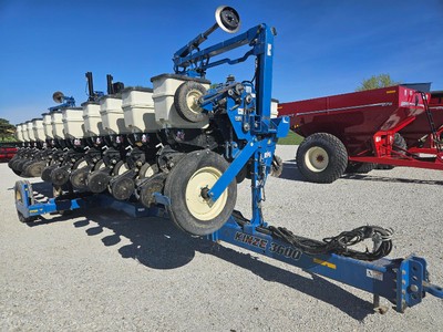 2015 KINZE 3600 PLANTER