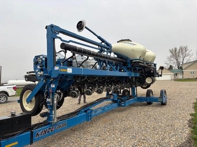 2013 KINZE 3600 PLANTER