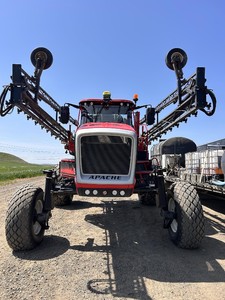 2019 APACHE AS1240XP SPRAYER- SELF PROPELLED