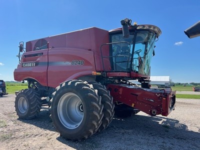 2017 CASE IH 8240 COMBINE